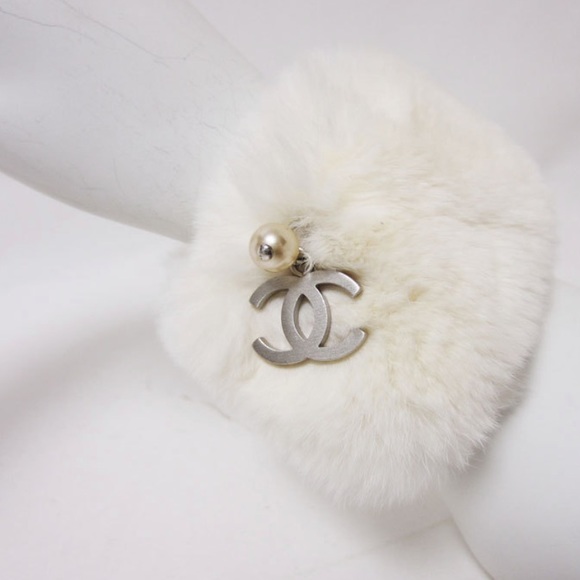 RARE!!! Chanel Rabbit Fur Pearl Charm Bracelet Cuff Bangle - Picture 3 of 7
